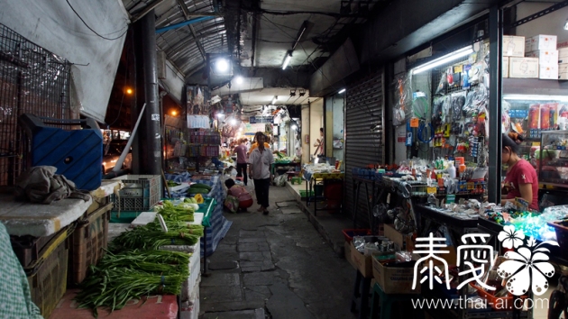 Ｏn Nut Night Market